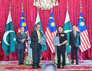 Prime Minister of Pakistan Muhammad Shehbaz Sharif and Prime Minister of Malaysia Dato Seri Anwar Ibrahim witness exchange of memorandums of understanding between Pakistan and Malaysia.