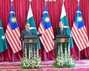 Prime Minister of Pakistan Muhammad Shehbaz Sharif and Prime Minister of Malaysia Dato Seri Anwar Ibrahim giving Joint Press statement.