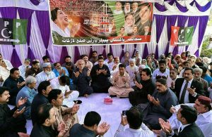General Secretary PPP Larkana Division, Abdul Fattah Bhutto, along with other PPP district officials, offering Fateha on the 18th death anniversary of Karsaz Martyrs at Garhi Khuda Bakhsh.