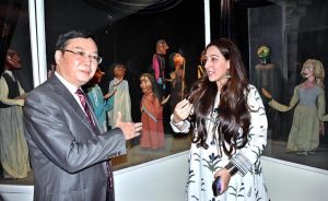 Chinese Consul General Zhao Shiren being briefed about Pakistan’s centuries-old puppetry traditions at Rafi Peer Museum last late night