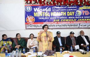 Professor Dr. Roshan Ara qazi addressing on seminar during world mental health day at sir Cowasji Jahangeer Institute of Psychiatry Hyderabad.