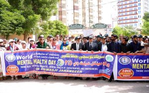Professor Dr. Roshan Ara qazi addressing on seminar during world mental health day at sir Cowasji Jahangeer Institute of Psychiatry Hyderabad.