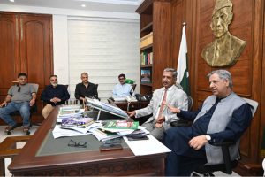 Advocate General Punjab, Muhammad Amjad Pervaiz, presents a bouquet to Federal Minister for Law and Justice, Azam Nazir Tarar, to welcome him at the Advocate General’s Office, Punjab.