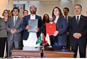 Minister of State for Culture and Heritage Huzaifa Rehman alongwith Turkish Ambassador to Pakistan Dr. Irfan Neziroglu cutting ribbon to launch Art & Photography Exhibition titled “Common Heroes of Pakistan & Türkiye” at PNCA.