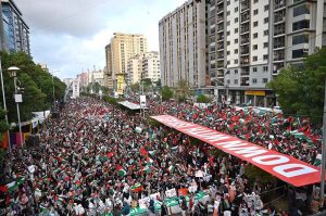 A large number of people participating in Gaza March on Sharah-e-Faisal organized by Jamaat-e-Islami