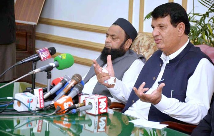 Federal Minister for Kashmir Affairs and Gilgit-Baltistan & SAFRON, Engr. Amir Muqam along with leadership of APHC addressing a Press Conference Federal Minister for Kashmir Affairs and Gilgit-Baltistan & SAFRON, Engr. Amir Muqam along with leadership of APHC addressing a Press Conference
