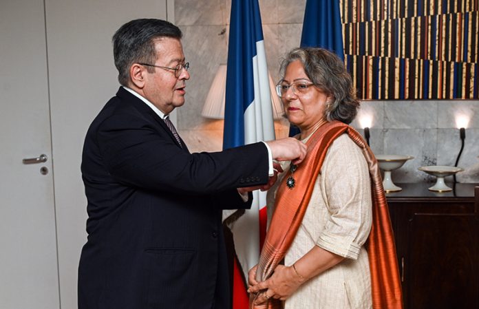 French Ambassador Nicolas Galey conferring the Ordre des Arts et des Lettres award on Fizza Hasan in recognition of her contributions to promoting theatre and Francophonie in Pakistan