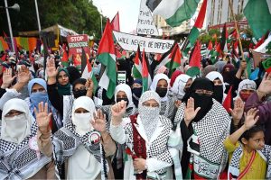 A large number of people participating in Gaza March on Sharah-e-Faisal organized by Jamaat-e-Islami