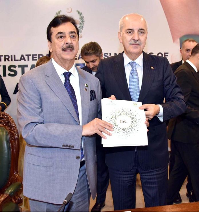 Chairman Senate Syed Yousaf Raza Gilani presenting formal invitation to Speaker of the Grand National Assembly of Türkiye, Numan Kurtulmuş for participation of Türkiye in the upcoming Inter-Parliamentary Speakers' Conference (ISC) to be held in Islamabad from 11-12 November, 2025