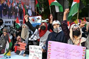 A large number of people participating in Gaza March on Sharah-e-Faisal organized by Jamaat-e-Islami