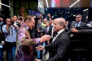 Prime Minister Muhammad Shehbaz Sharif is being welcomed by Prime Minister of Malaysia, Anwar Ibrahim as he arrives in Malaysia on an official visit
