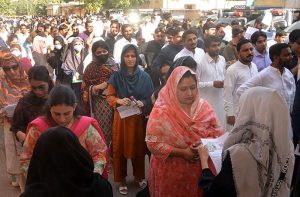 Candidates entering the venue of first preliminary objective test for the posts of the Civil Judge and Judicial Magistrate at the Sindh High Court (SHC) Lawn.