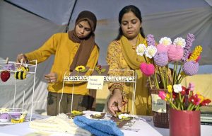 Stall holders decorate flowers during the Islamabad Sheher Mela, which is celebrating the 65th Anniversary of Islamabad’s Master Plan in connection with World Cities Day at F-9 Park.
