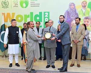 Prime Minister Muhammad Shehbaz Sharif presents awards to polio workers for the recognition of their services in the Pakistan Polio Eradication Programme, on World Polio Day