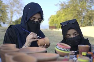 Stall holders decorate flowers during the Islamabad Sheher Mela, which is celebrating the 65th Anniversary of Islamabad’s Master Plan in connection with World Cities Day at F-9 Park.