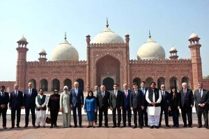 Speaker of the Grand National Assembly of Türkiye, Professor Dr. Numan Kurtulmuş, and Speaker of the National Assembly of the Republic of Azerbaijan, Ms. Sahiba Gafarova, along with their parliamentary delegations, visited the historic Badshahi Mosque. Speaker of the Punjab Assembly Malik Muhammad Ahmad Khan and other dignitaries were also present on the occasion