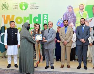 Prime Minister Muhammad Shehbaz Sharif presents awards to polio workers for the recognition of their services in the Pakistan Polio Eradication Programme, on World Polio Day