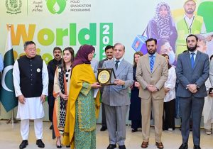 Prime Minister Muhammad Shehbaz Sharif presents awards to polio workers for the recognition of their services in the Pakistan Polio Eradication Programme, on World Polio Day