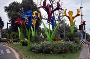 Beautiful decorative flower sculptures installed by the Parks and Horticulture Authority (PHA) enhance the city’s beauty at various locations.
