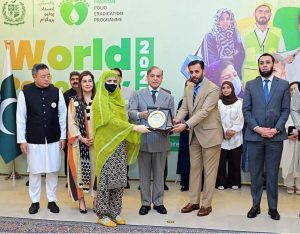Prime Minister Muhammad Shehbaz Sharif presents awards to polio workers for the recognition of their services in the Pakistan Polio Eradication Programme, on World Polio Day
