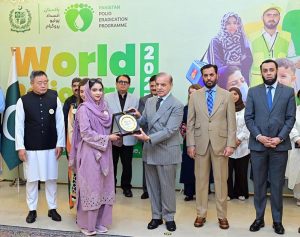 Prime Minister Muhammad Shehbaz Sharif presents awards to polio workers for the recognition of their services in the Pakistan Polio Eradication Programme, on World Polio Day