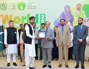 Prime Minister Muhammad Shehbaz Sharif presents awards to polio workers for the recognition of their services in the Pakistan Polio Eradication Programme, on World Polio Day