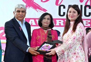 Vice Chancellor Shaheed Mohtarma Benazir Bhutto Medical University (SMBBMU) Prof. Dr. Nusrat Shah, along with Principal Chandka Medical College Prof. Dr. Zameer Ahmed Soomro, giving away shield to a student participating in the seminar.