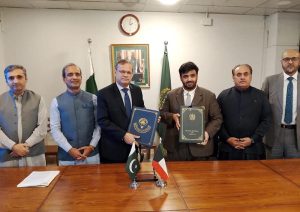 Secretary Economic Affairs, Muhammad Humair Karim and Kuwait’s Deputy Head of Mission Mr. Fahad Hesham exchanging notes of 2nd Loan Agreement between KFAED and Pakistan.