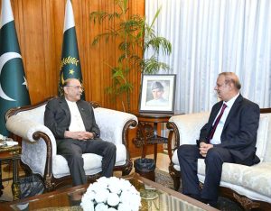 President Asif Ali Zardari with Auditor General of Pakistan, Maqbool Ahmad Gondal, during a meeting at Aiwan-e-Sadr
