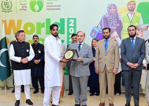 Prime Minister Muhammad Shehbaz Sharif presents awards to polio workers for the recognition of their services in the Pakistan Polio Eradication Programme, on World Polio Day
