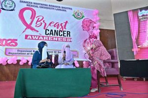 Vice Chancellor Shaheed Mohtarma Benazir Bhutto Medical University (SMBBMU) Prof. Dr. Nusrat Shah, along with Principal Chandka Medical College Prof. Dr. Zameer Ahmed Soomro, giving away shield to a student participating in the seminar.