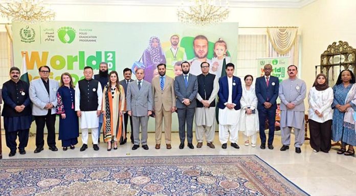 Prime Minister Muhammad Shehbaz Sharif in a group photo with the team of the Pakistan Polio Eradication Programme on the World Polio Day