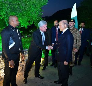 Prime Minister Muhammad Shehbaz Sharif interacts with the management and players of South African Cricket team
