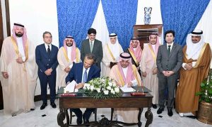 CEO Trident Energy Pvt. Ltd., Mr Habil Ahmed Khan, and K-Electric CEO, Mr Moonis Abdullah Alvi, sign an MoU at CM House to establish hybrid solar and wind power plants, in the presence of Sindh Chief Minister Syed Murad Ali Shah and His Highness Prince Mansour bin Mohammad bin Saad Al Saud.