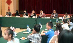 Chinese Ambassador to Pakistan, Jiang Zaidong addresses the “A Shared Beaming Moon, All United Hearts and Hands” Mid-Autumn Festival celebration, hosted by the Chinese Embassy. The event was attended by children who have undergone heart surgeries along with their parents, officials from the Pakistan Institute of Cardiology, Vice President Pan Xiangbin of Fuwai Hospital (via video link).