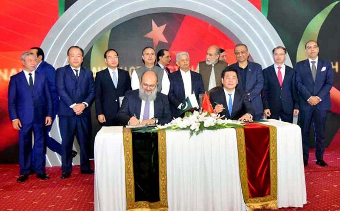 Federal Minister for Commerce Jam Kamal Khan and Vietnam’s Minister of Industry and Trade, Nguyễn Hồng Diên sign the Joint Statement on the official launch of Pakistan–Vietnam Preferential Trade Agreement (PTA) negotiations, while Federal Ministers Khalid Hussain Magsi, Abdul Aleem Khan, Junaid Anwar Chaudhry, Rana Tanveer Hussain, and Parliamentary Secretary for Culture and Tourism Nawabzada Mir Zarain Khan Magsi witness the signing