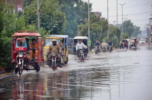 Vehicles move cautiously through rainwater at Millat Chowk after heavy rain disrupted routine traffic. – APP/TWR/TZD/SSH