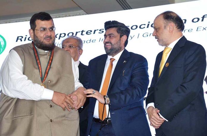 Governor Sindh Kamran Khan Tessori presenting Gold medal to Famous Businessman Aqeel Karim Dhedhi during the awards ceremony of the Rice Exporters Association of Pakistan (REAP) at local hotel