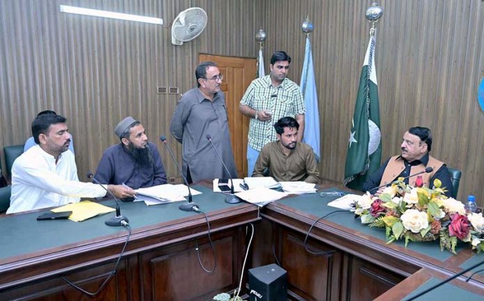 The In-charge and Regional Head of the Federal Ombudsman Office in Gujranwala, Mushtaq Ahmed Awan to various federal departments at fort
