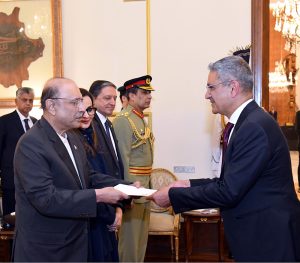 Ambassador-designate of the Kingdom of the Netherlands, Mr. Robert-Jan Siegert, Ambassador-designate of the Republic of Lebanon, Abdullaziz Issa, High Commissioner-designate of Canada, Mr. Tariq Ali Khan and High Commissioner-designate of New Zealand, Mr. David Pine presenting their credentials to President Asif Ali Zardari at Aiwan-e-Sadr