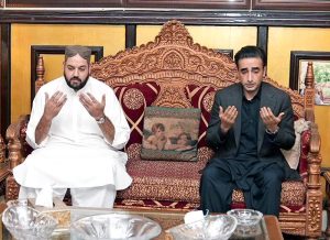 Chairman Pakistan People’s Party, Bilawal Bhutto Zardari offering Fateha condolences with Agha Shahbaz Khan Durrani over the demise of his Father former Speaker Sindh Assembly Agha Siraj Ahmed Khan Durrani at his residence Kot Durani Garhi Yaseen.