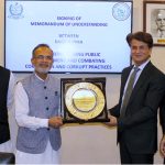 Managing Director PPRA, Mr. Hasnat Ahmed Qureshi, presents a shield to Additional Auditor General (HQs), Mr. Irum Anjum Khan, as a token of goodwill during the MoU signing ceremony between PPRA and DAGP