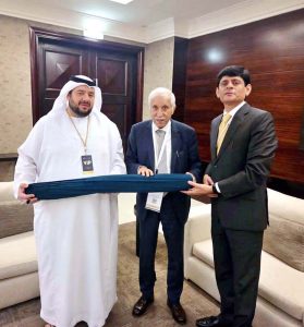 UAE Minister of Investment, Mohammad Hasan Al Suwaidi presenting a souvenir to Federal Minister for Board of Investment, Qaiser Ahmed Shaikh
