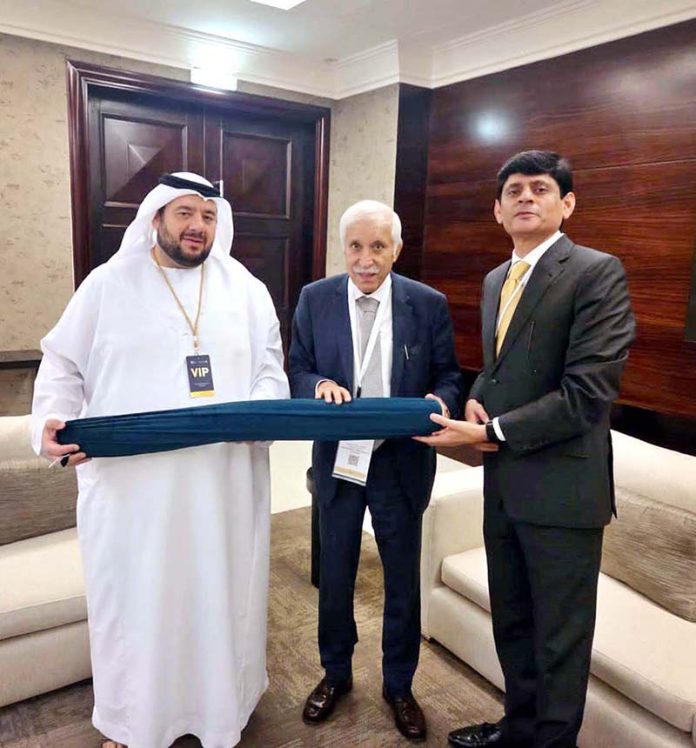UAE Minister of Investment, Mohammad Hasan Al Suwaidi presenting a souvenir to Federal Minister for Board of Investment, Qaiser Ahmed Shaikh