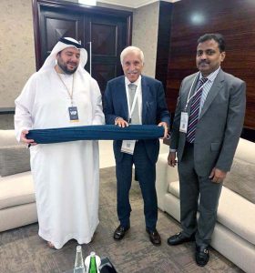 UAE Minister of Investment, Mohammad Hasan Al Suwaidi presenting a souvenir to Federal Minister for Board of Investment, Qaiser Ahmed Shaikh