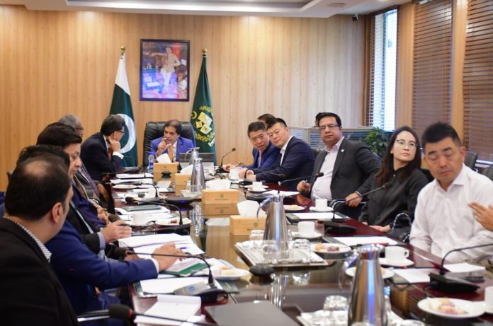 Abbasi, Secretary General of ACFIC discus technical cooperation, regional connectivity