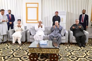 President Zardari offers condolences at Lanjhar House in Nawabshah