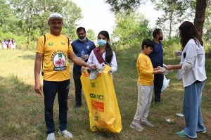 Volunteers participate in Rawal Dam cleanliness campaign