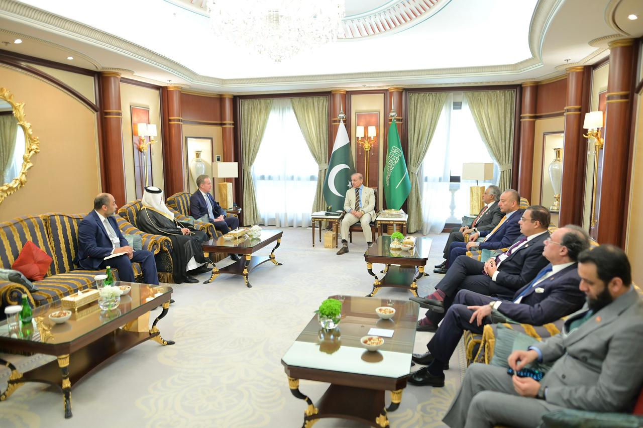 PM reaffirms Pakistan’s readiness to strengthen ties with WEF network