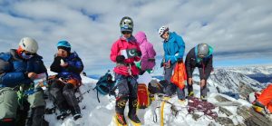Two Pak climbers scale Yalung Ri in landmark int'l women’s expedition